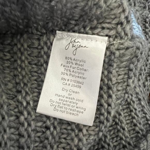 John + Jenn Distressed Crewneck Sweater in Gray Size Small - Picture 8 of 8